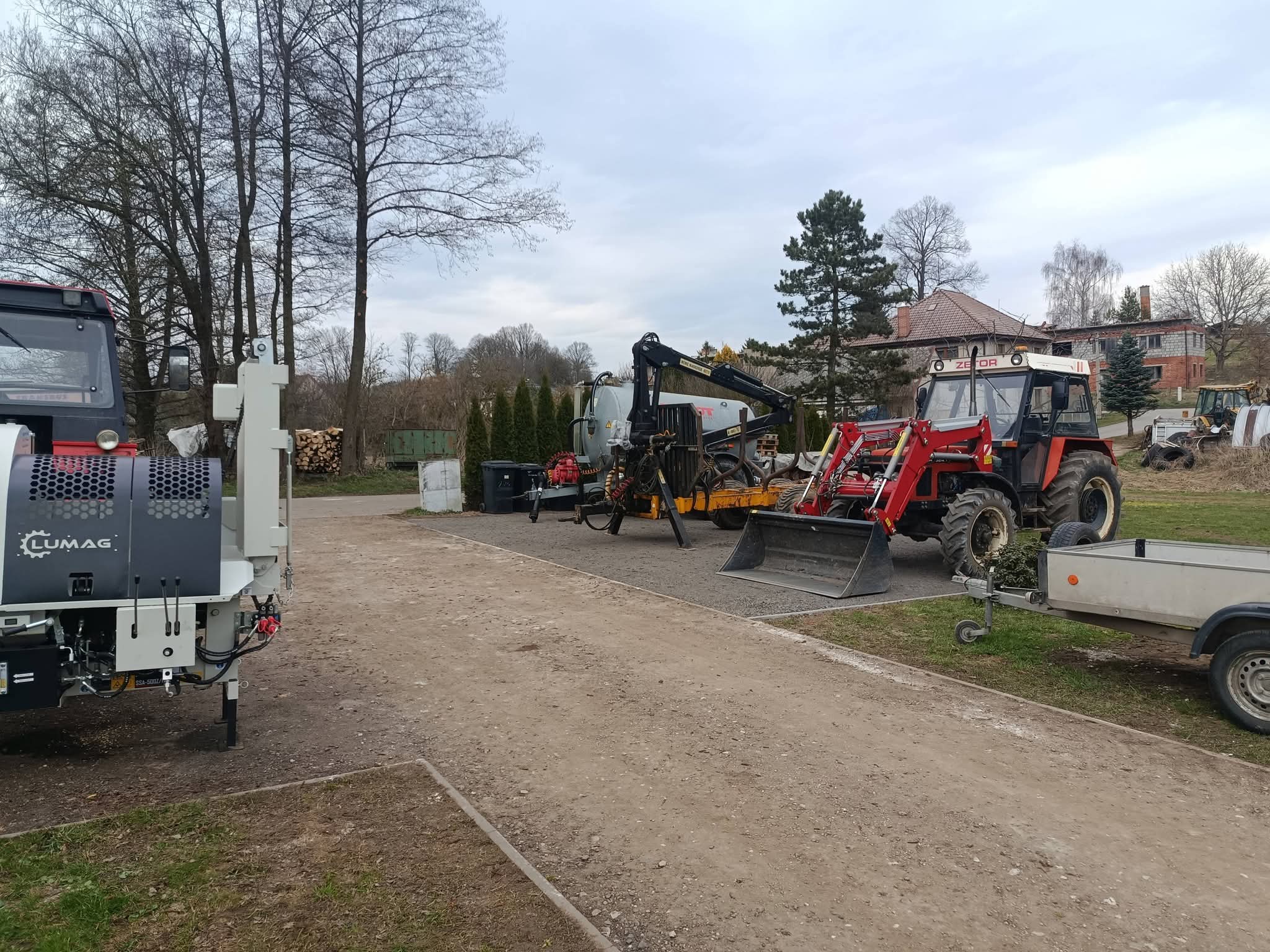 Strojní park – technika pro lesní a zemní práce